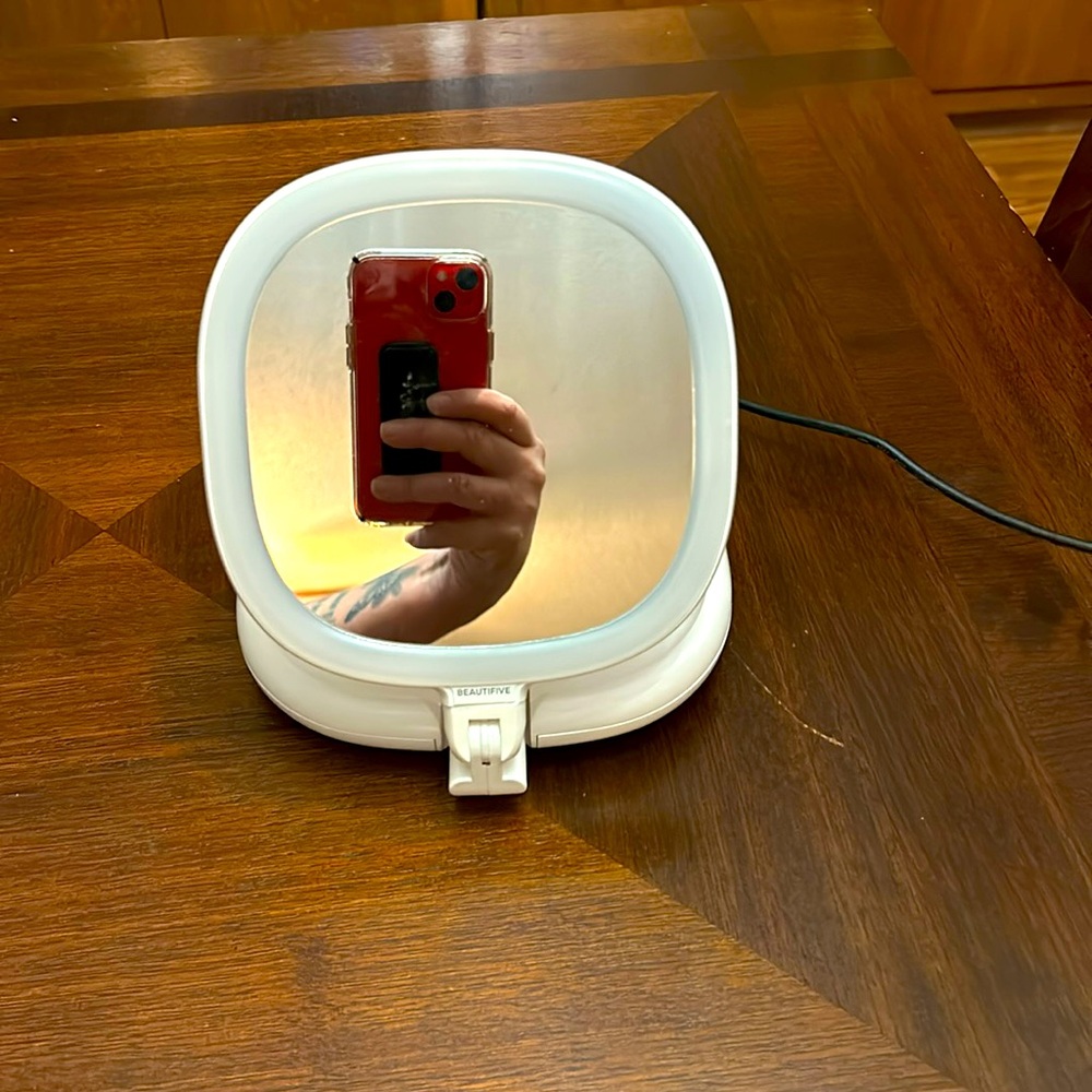 Adjusting mini led light mirror